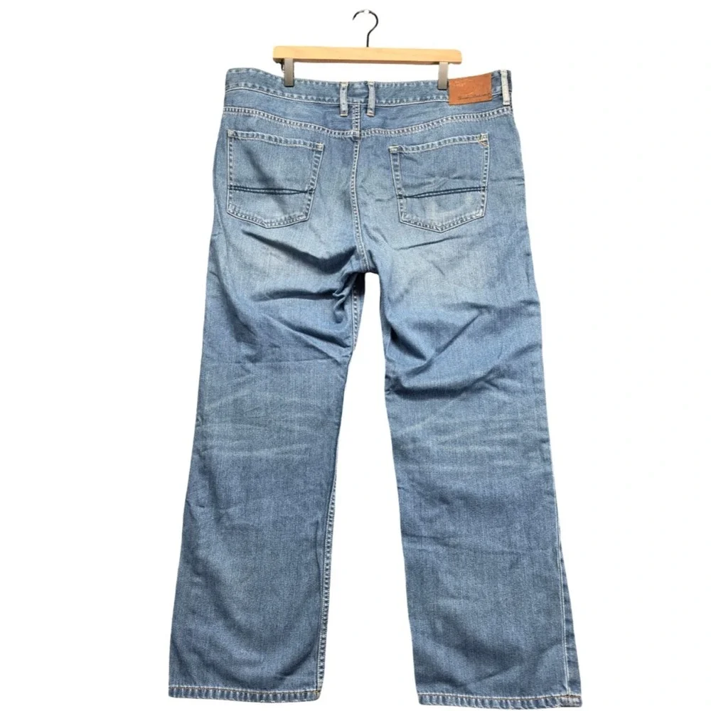 Tommy Bahama Men 42x30 Standard Fit Straight Jeans Blue Denim Tencel Marlin Logo